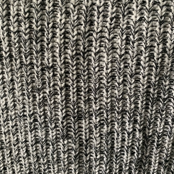 American Eagle Outfitters Pre-LovedKnit Sweater - Picture 4 of 4